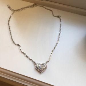 NWOT cute silver heart necklace